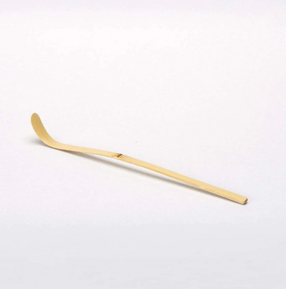 Also called a matcha "chashaku", this traditional matcha bamboo scoop has been a part of Japanese matcha tea ceremony for over 1500 years. Perfect for scooping the perfect amount of matcha powder - one scoop equals one gram of matcha. Buy 100% Organic matcha tea powder in the UAE.