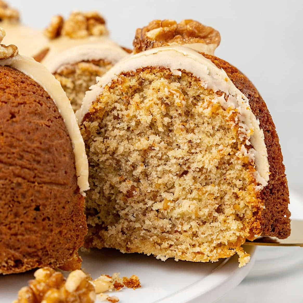 Discover the indulgent flavors of our Honey Walnut Matcha Bundt Cake. Healthy, fluffy, and uniquely delicious, this cake is a delightful treat for every moment.