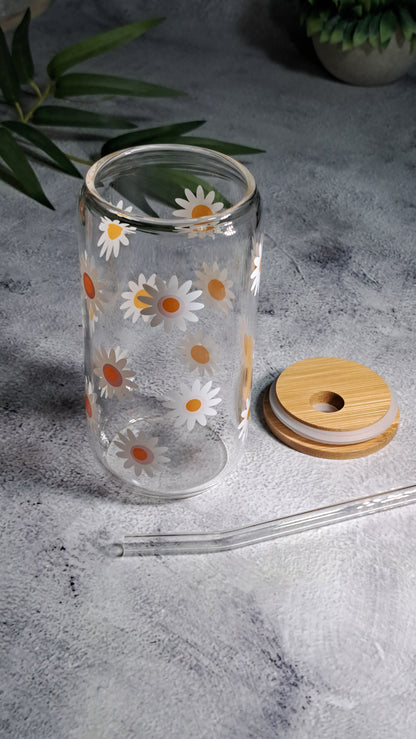 Daisy Patterned Matcha Glass Cup with Bamboo Lid and Glass Straw - 500ml. Perfect for birthdays, housewarming gifts, tea sets, graduations, weddings, bachelorette parties and Christmas gifts.