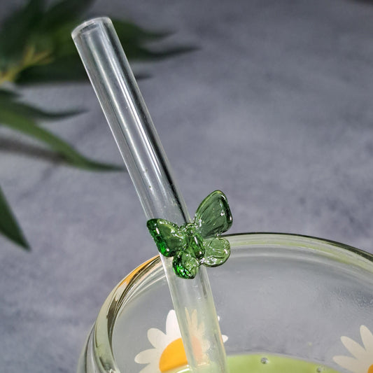 These colorful glass straws bring a unique and charming touch to any drink. Durable and reusable, they are made with high-quality glass. 