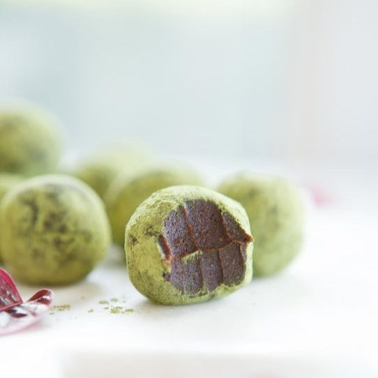 Matcha green tea energy protein balls, made with organic matcha and organic pea protein. Baked with love in Dubai. A great gift for a family or a treat for a special someone to enjoy over and over. Delivered to you across Dubai and the UAE.