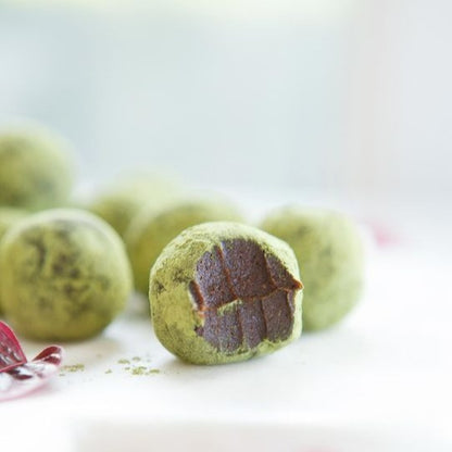 Matcha green tea energy protein balls, made with organic matcha and organic pea protein. Baked with love in Dubai. A great gift for a family or a treat for a special someone to enjoy over and over. Delivered to you across Dubai and the UAE.