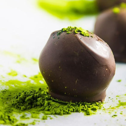 Indulge in the luxurious blend of rich, velvety chocolate and delicate Matcha. Savor the taste of Japan's finest green tea while treating yourself to a moment of indulgence.   A great gift for a family or a treat for a special someone to enjoy over and over. Delivered to you across Dubai and the UAE.