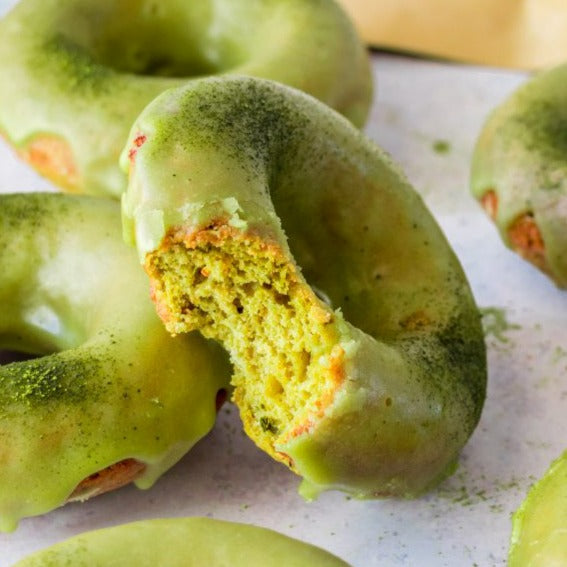 Baked matcha green tea donuts, made with organic matcha. Baked with love in Dubai. A great gift for a family or a treat for a special someone to enjoy over and over. Delivered to you across Dubai and the UAE.