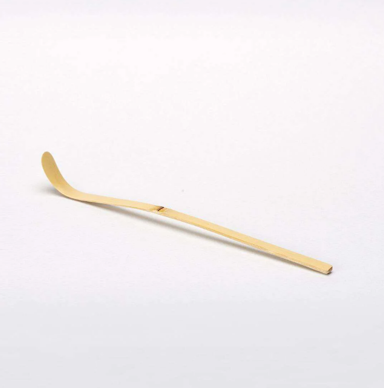 Also called a matcha "chashaku", this traditional matcha bamboo scoop has been a part of Japanese matcha tea ceremony for over 1500 years. Perfect for scooping the perfect amount of matcha powder - one scoop equals one gram of matcha. Buy 100% Organic matcha tea powder in the UAE.