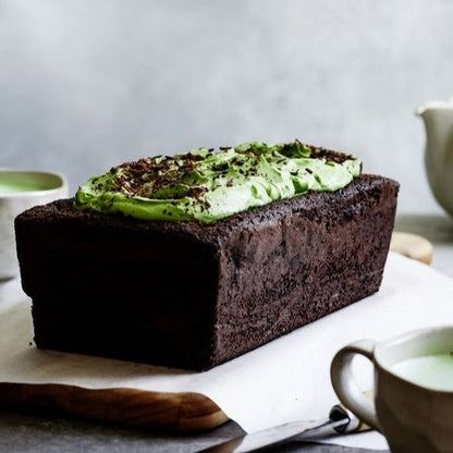 Chocolate matcha pound cake, a harmonious combination of luscious chocolate and vibrant matcha. A great gift for a family or a treat for a special someone to enjoy over and over. Delivered to you across Dubai and the UAE.