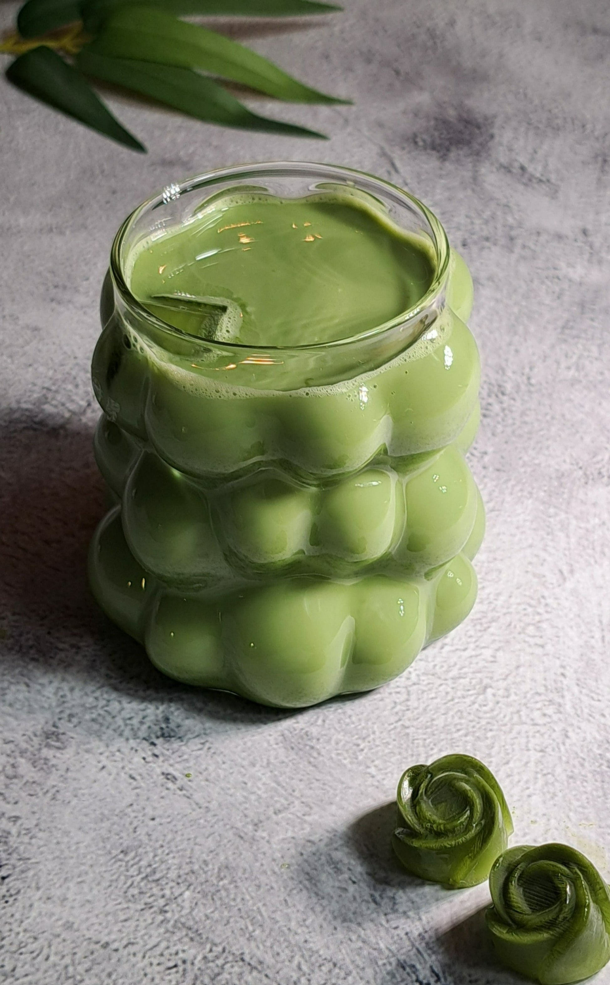 Grape-shaped Matcha Tea Glass Cup - 350ml. Perfect for birthdays, housewarming gifts, tea sets, graduations, weddings, bachelorette parties and Christmas gifts.