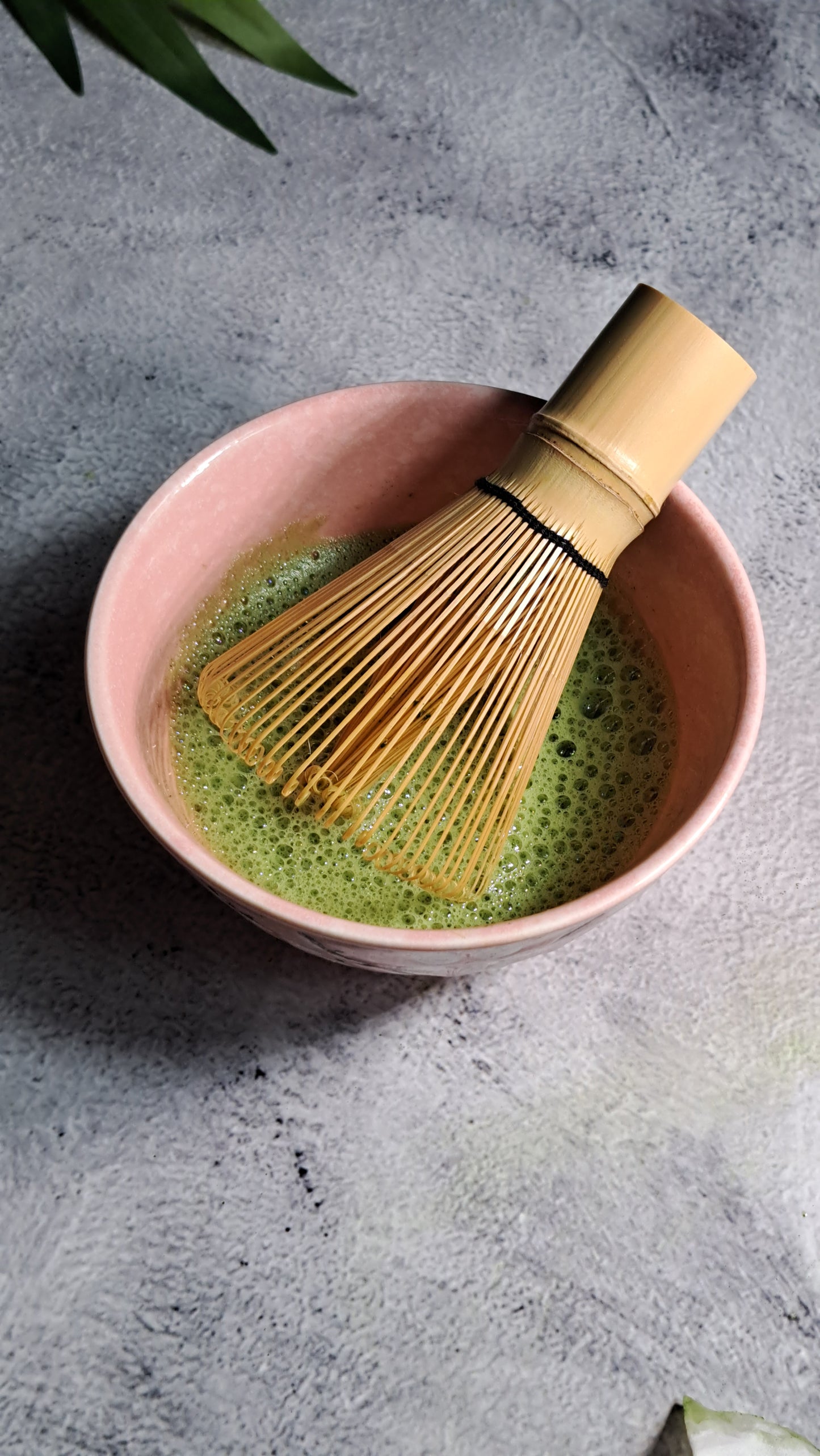 A pink 4-piece set of essential tools to brew your Organic Matcha Tea the Japanese style. 1. One Naoshi (Whisk Holder) 2. One Chawan (Matcha Bowl)  3. One Chasen (Golden Bamboo Whisk) 4. One Chashaku (Golden Bamboo Scoop)