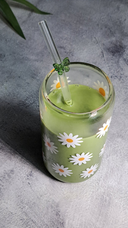 Daisy Patterned Matcha Glass Cup with Bamboo Lid and Glass Straw - 500ml. Perfect for birthdays, housewarming gifts, tea sets, graduations, weddings, bachelorette parties and Christmas gifts.