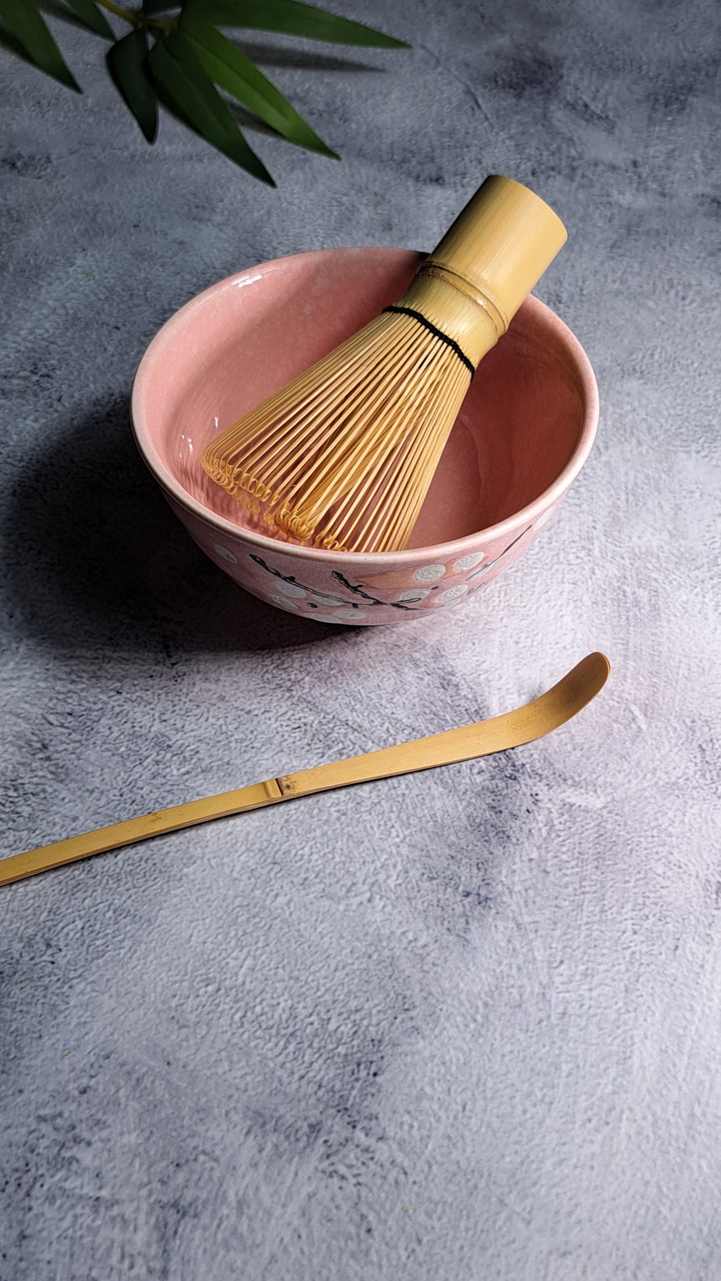 A pink 4-piece set of essential tools to brew your Organic Matcha Tea the Japanese style. 1. One Naoshi (Whisk Holder) 2. One Chawan (Matcha Bowl)  3. One Chasen (Golden Bamboo Whisk) 4. One Chashaku (Golden Bamboo Scoop)