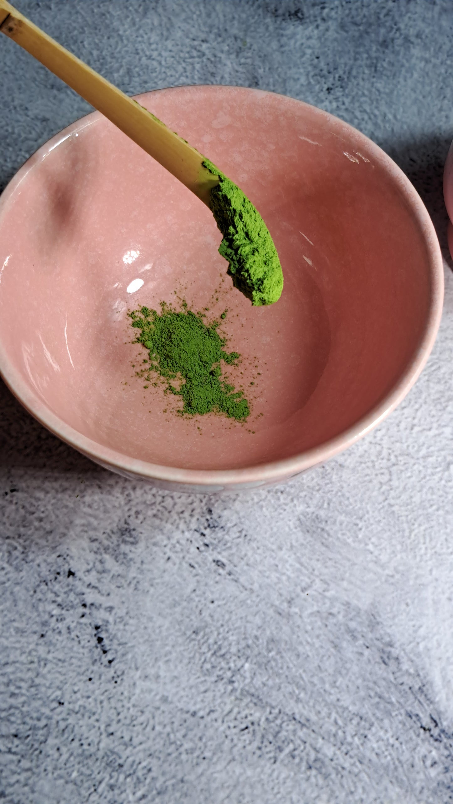 A pink 4-piece set of essential tools to brew your Organic Matcha Tea the Japanese style. 1. One Naoshi (Whisk Holder) 2. One Chawan (Matcha Bowl)  3. One Chasen (Golden Bamboo Whisk) 4. One Chashaku (Golden Bamboo Scoop)